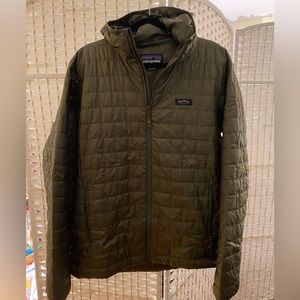 Patagonia, light-weight puffer jacket. Basin Green. Medium. Never been worn.